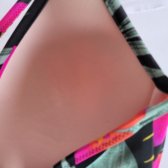 Shade & Shore V Wire Floral Bikini Swim Top - Picture 8 of 8